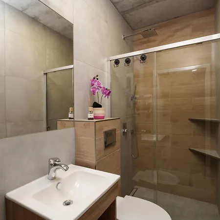 Stanley'a Apartment *